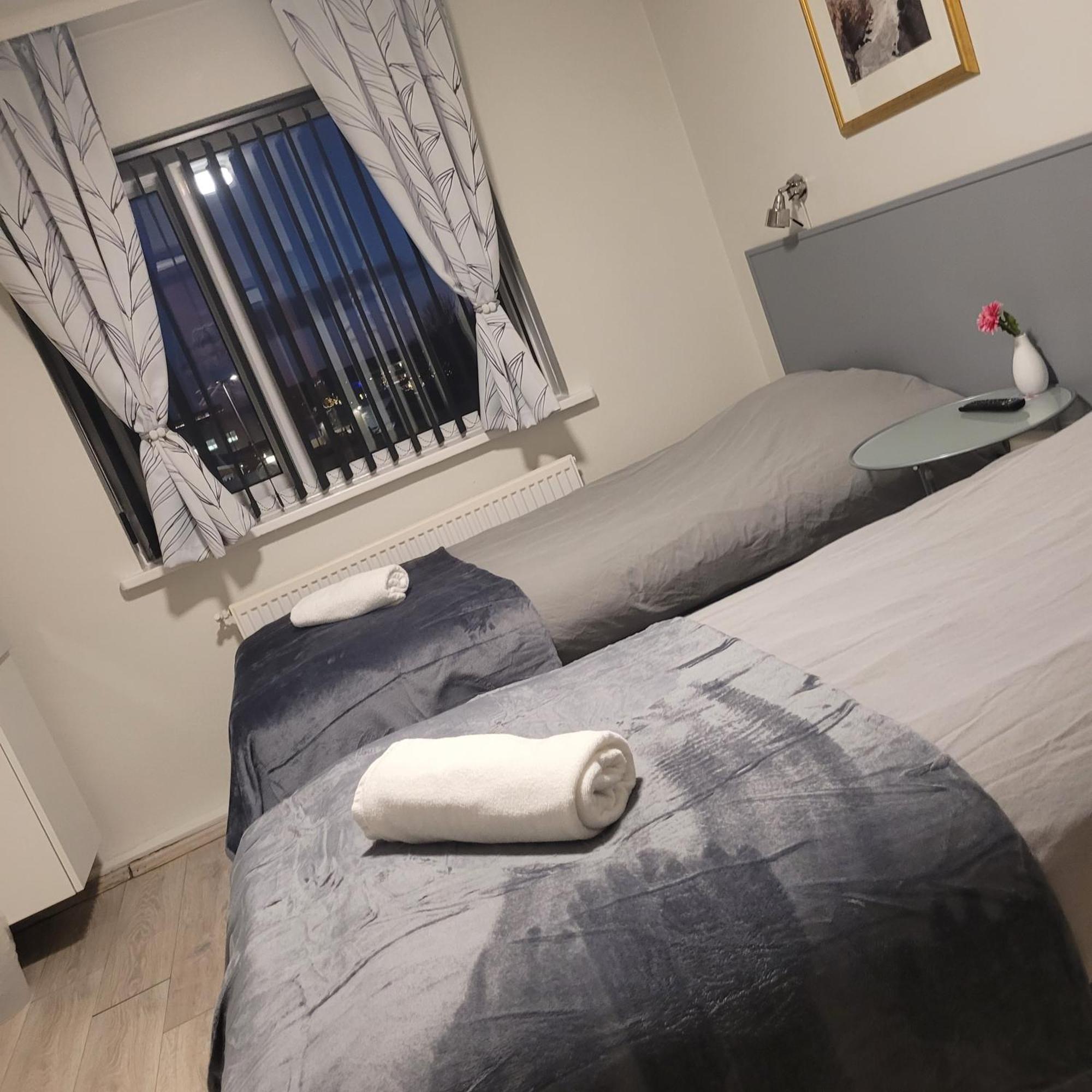 B&B Guesthouse - Bed And Breakfast Keflavik Centre Экстерьер фото